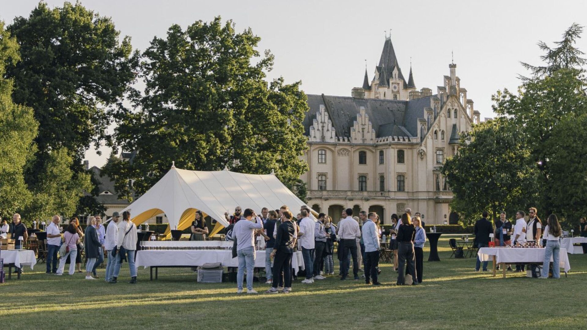 That's how the Austrians do it! They invite more than 300 connoisseurs from 30 countries and offer them 500 of the best wines