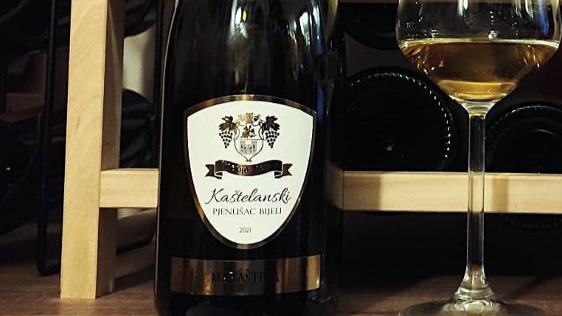 Matela White Sparkling 2021 is foremost an excellent wine, and then a sparkling! It is special, just like the winemaker