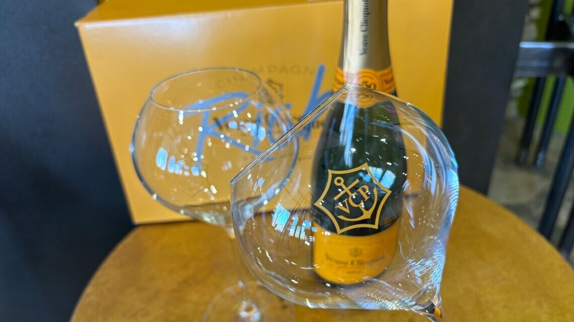 Two glasses for a sparkling cocktail are gift to every buyer of Veuve Clicquot Rich champagne in Miva galerija vina