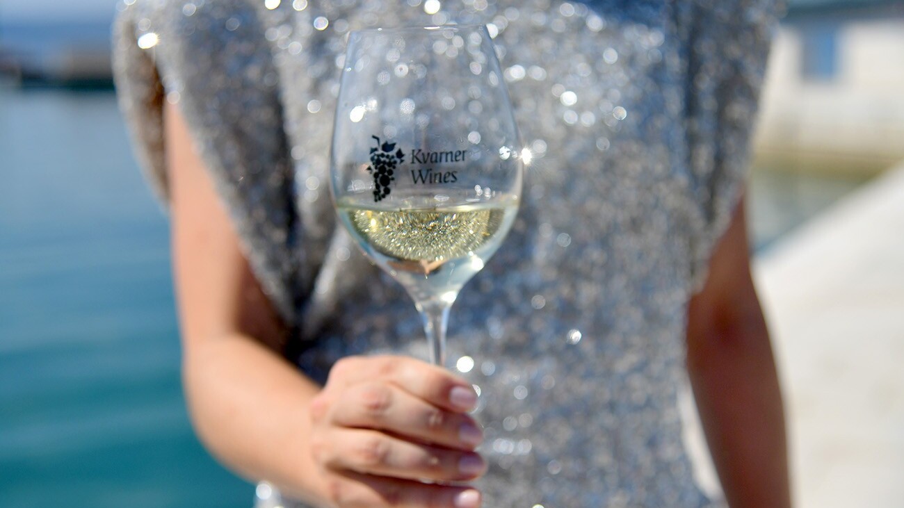 A spectacle in Crikvenica: 14 sparklings from Kvarner, 30 more from Croatia, plus Italian, Spanish, Argentine, and reel Champagneous